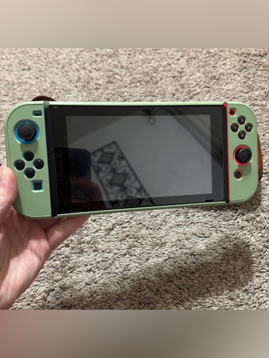 Nintendo Switch - Picture 2 of 6
